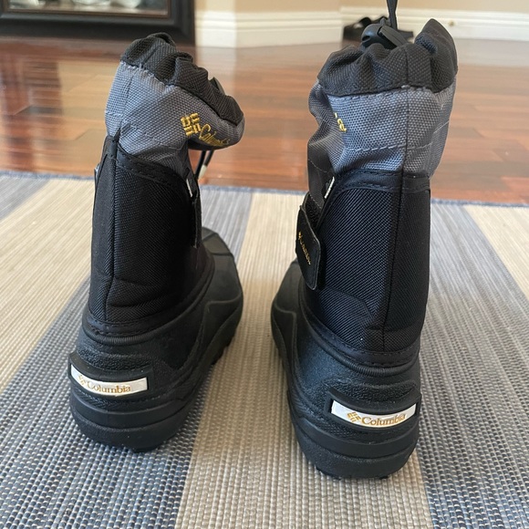 Columbia Unisex-Child Powderbug Plus Ii Snow Boot Size 10 - Picture 1 of 4